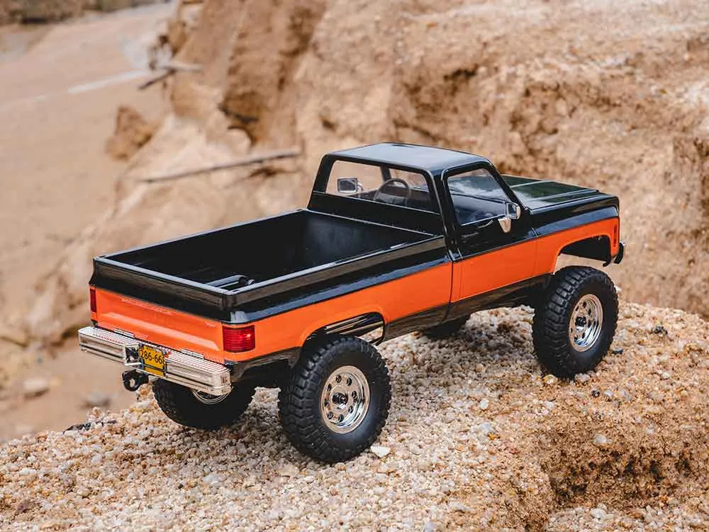 FMS FCX18 Chevrolet K10 RTR 1/18 2.4G 4WD RC Car Rock Crawler Two Speed LED Light Pickup Off Road Climbing Truck Vehicles Models Remote Control Toys