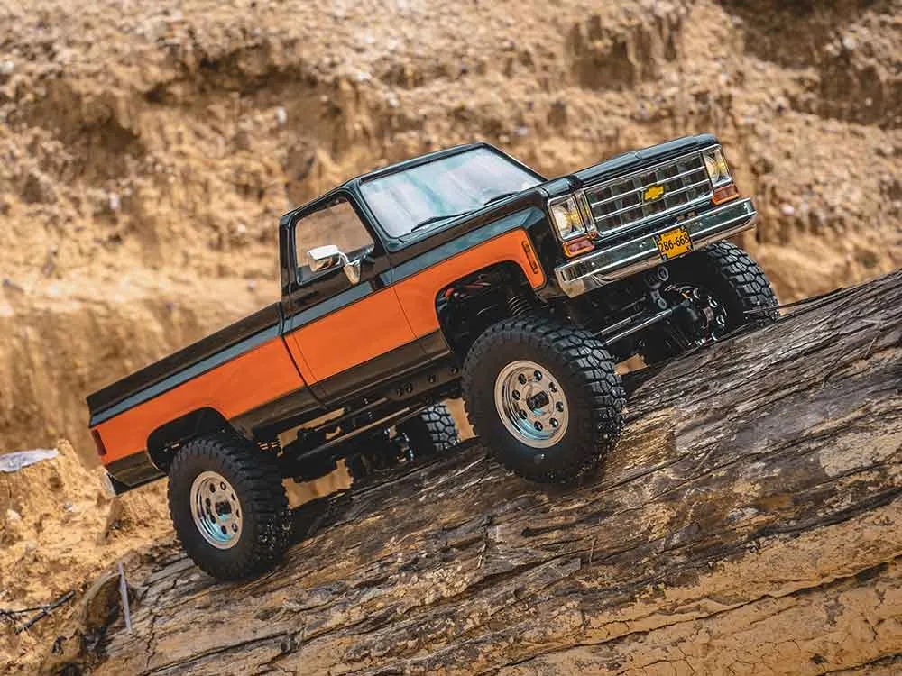 FMS FCX18 Chevrolet K10 RTR 1/18 2.4G 4WD RC Car Rock Crawler Two Speed LED Light Pickup Off Road Climbing Truck Vehicles Models Remote Control Toys