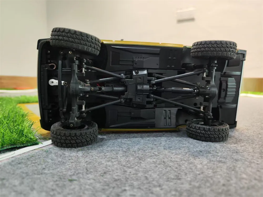 LDRC 18401 RTR 1/18 2.4G 4WD RC Car for Land Range Rover Rock Crawler Off-Road Climbing Truck LED Light Full Proportional Vehicles Models Hard Bridge Axle Toys