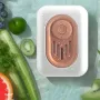 高性能フィルターを搭載したコンパクトな冷蔵庫用消臭芳香剤。USB電源で長時間消臭・鮮度保持。ミントグリーン、チェリーレッド、グレーの3色展開。