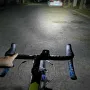 Astrolux? BC2 Luz Dupla de LED Brilhante para Bicicleta de 800LM, Bateria de 2600mAh, IP64 à Prova D'água, 5 Modos de Iluminação, Tipo C, Lanterna Frontal Recarregável para Bicicleta com Buzina Traseira