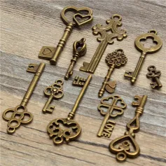  Set di 11 chiavi scheletriche antiche vintage con ciondolo a forma di cuore e fiocco, stile steampunk