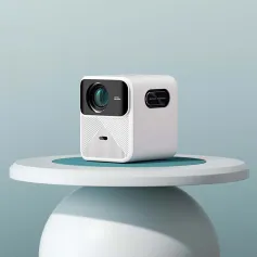 Wanbo Mozart1 Smart Projector Fysiek 1080P 900Ansi Lumens Android-systeem 2+32GB opslag Dual WIFI6 Autofocus Automatische keystone-correctie Volledig gesloten optische 8Wx2 full-range afgesloten geluidskamer Luidspreker Home Cinema