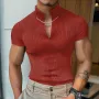 Camiseta de manga corta con cuello alto, de punto liso y cadena decorativa para hombre de INCERUN